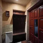 у попа *